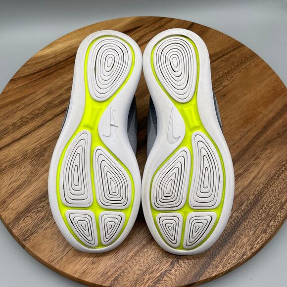 Nike LunarCharge Essential Wolf Shoes Womens Size 7.5 Gray Running Comfort Gym - Picture 7 of 8